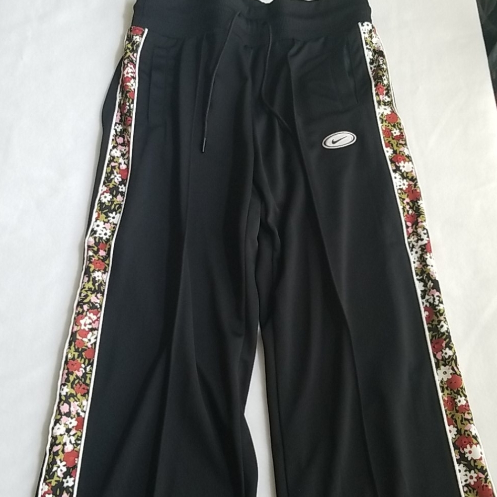 ❤ NIKE Floral Side Tape High Rise Tracking Pants